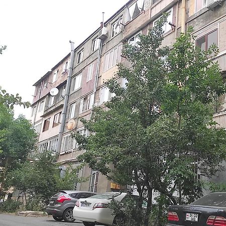 2 Bedroom Apartment, Quiet And Spacious Jerevan Eksteriør billede