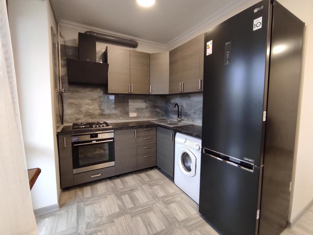 2 Bedroom Apartment, Quiet And Spacious Jerevan Eksteriør billede
