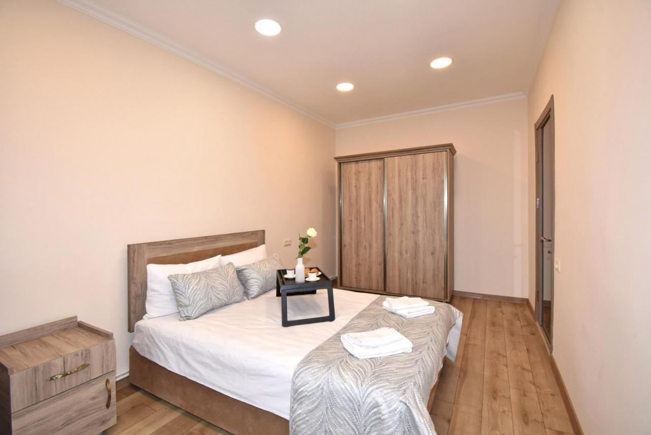 2 Bedroom Apartment, Quiet And Spacious Jerevan Eksteriør billede