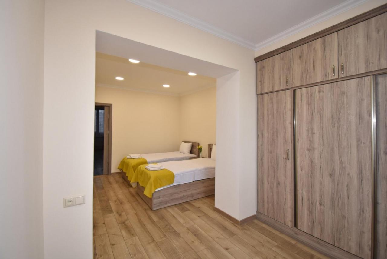 2 Bedroom Apartment, Quiet And Spacious Jerevan Eksteriør billede