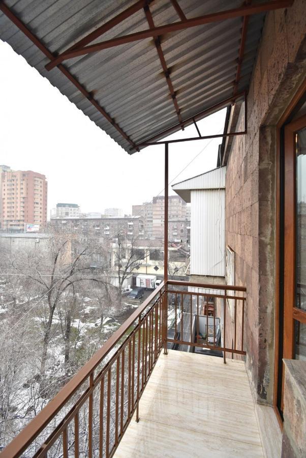 2 Bedroom Apartment, Quiet And Spacious Jerevan Eksteriør billede