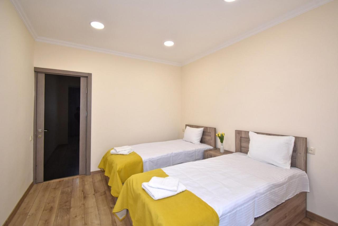 2 Bedroom Apartment, Quiet And Spacious Jerevan Eksteriør billede