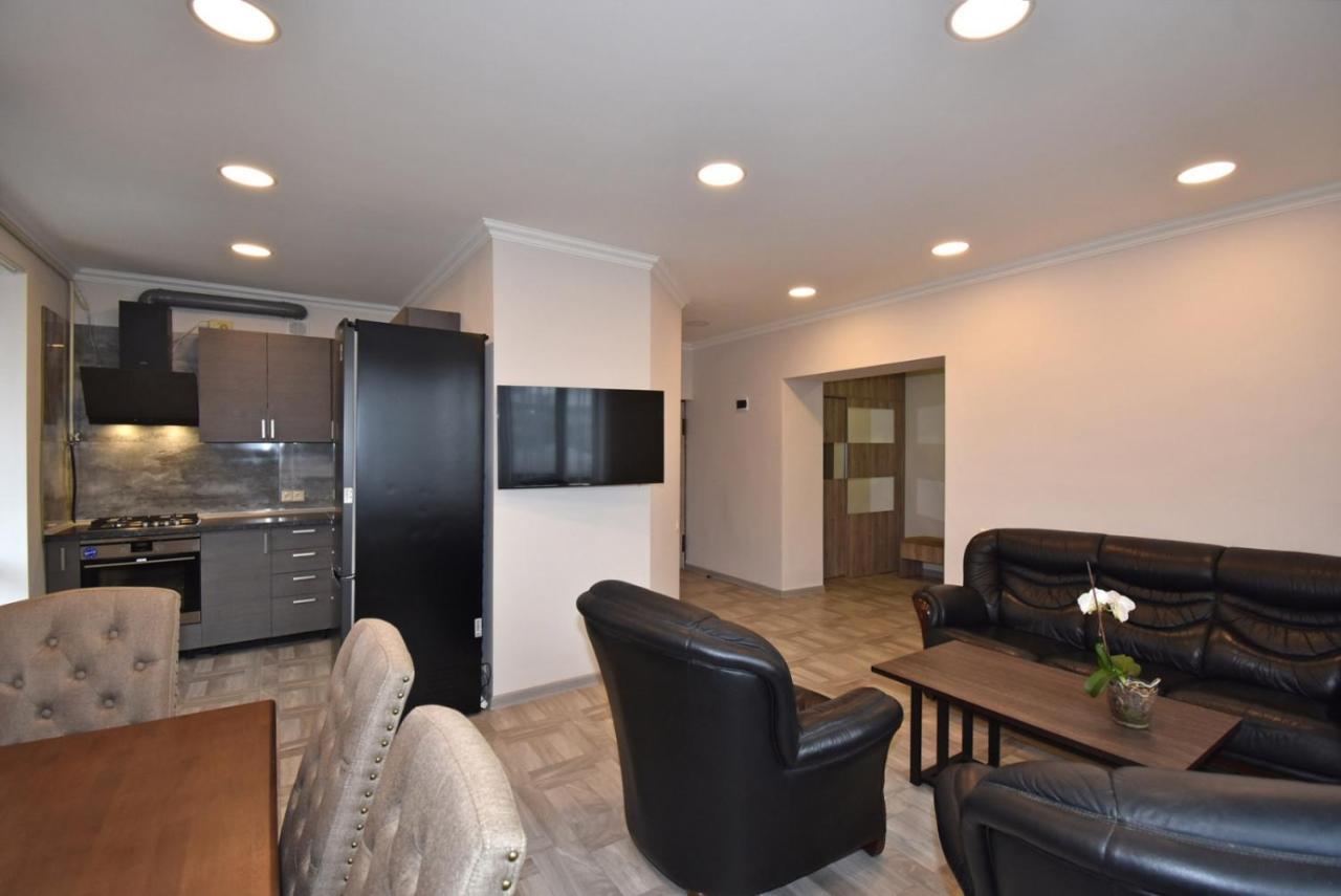 2 Bedroom Apartment, Quiet And Spacious Jerevan Eksteriør billede